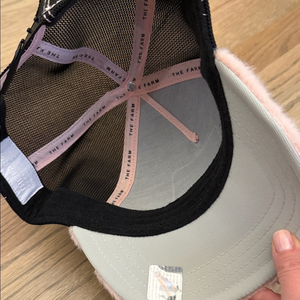 Goorin Bros Limited Edition “Kinky” Honey Bear Trucker Hat - Picture 2 of 5
